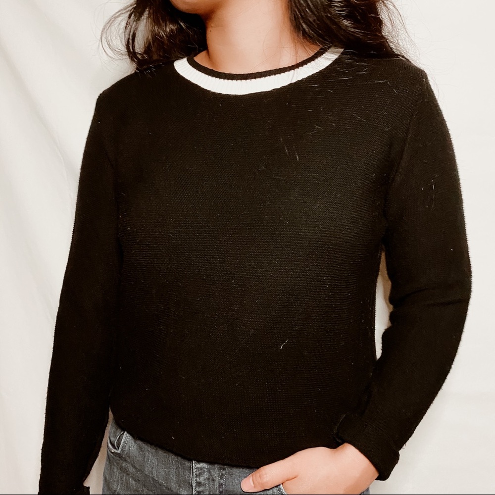 Forever 21 Black Knit Sweater with White Collar